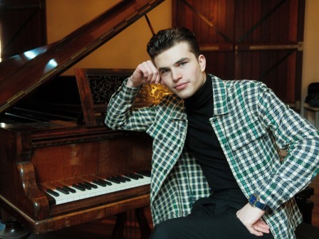 Sem Hoos - pianist Vrouwenkoor Ludiek